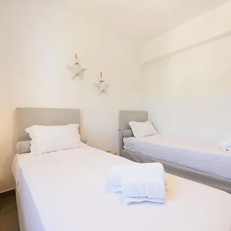 Villa Helen Front Luxury